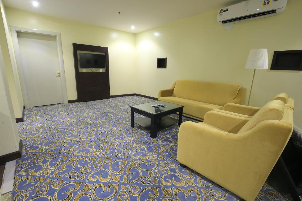 Rollins Hotel บูเรดาห์ ภายนอก รูปภาพ